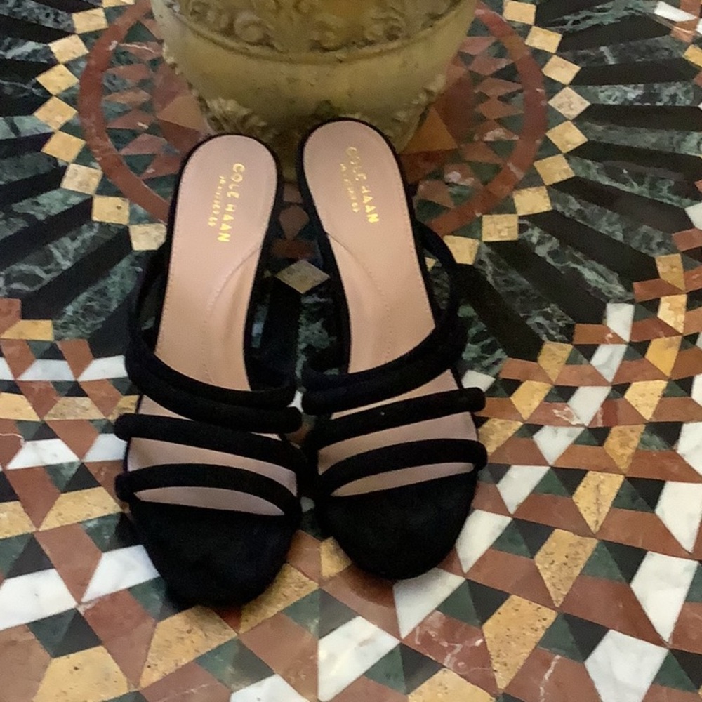 Designer shoes by Cole excellent barely used condition